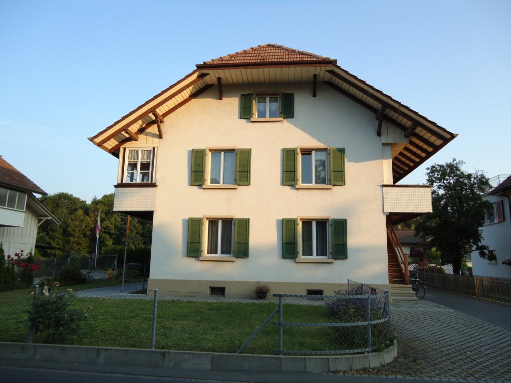 (127'500) - Mein erstes Digitalfoto zeigt mein Haus am 3. Juli 2010 in Thun-Lerchenfeld 