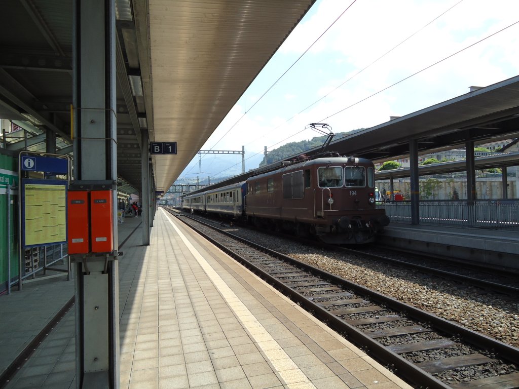 (127'638) - BLS Lokomotive - Nr. 194 - am 5. Juli 2010 im Bahnhof Spiez