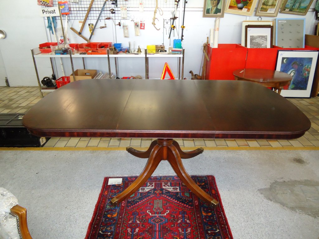 (127'984) - Englischer Konferenztisch am 15. Juli 2010