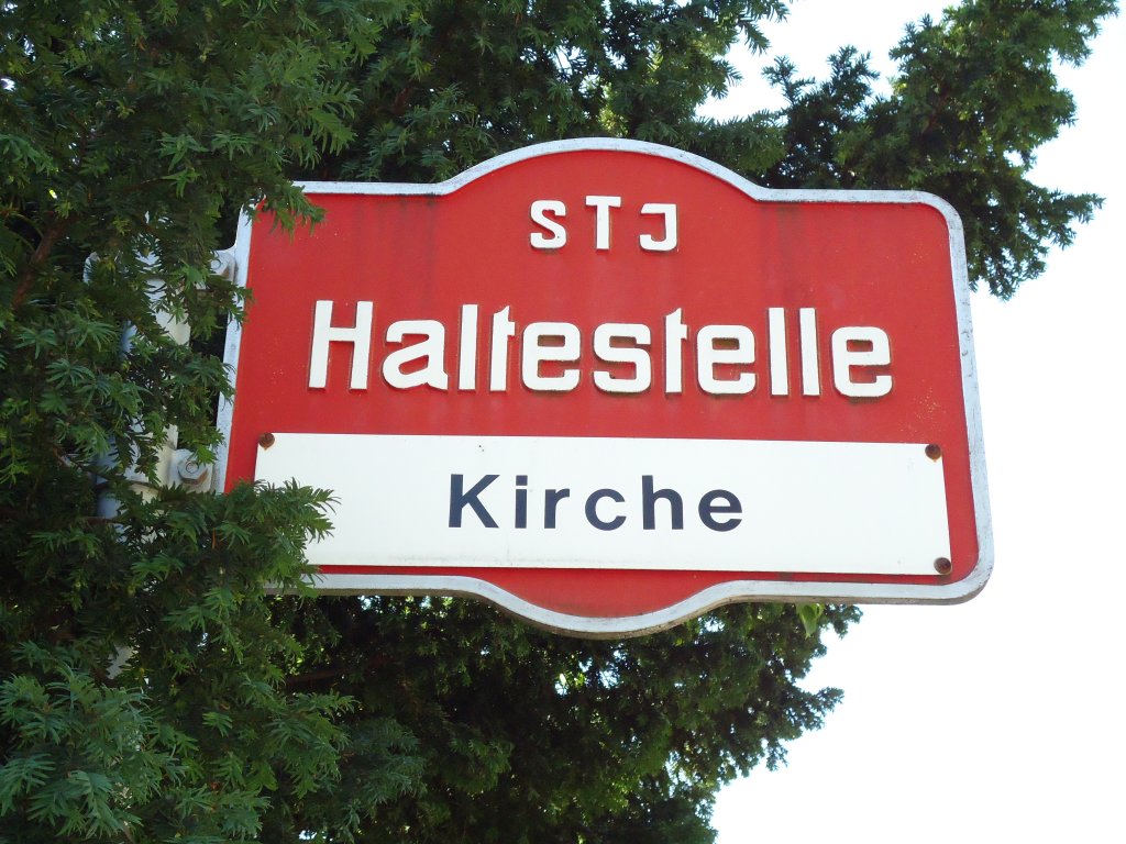 (128'221) - STI-Haltestelle - Hilterfingen, Kirche - am 1. August 2010
