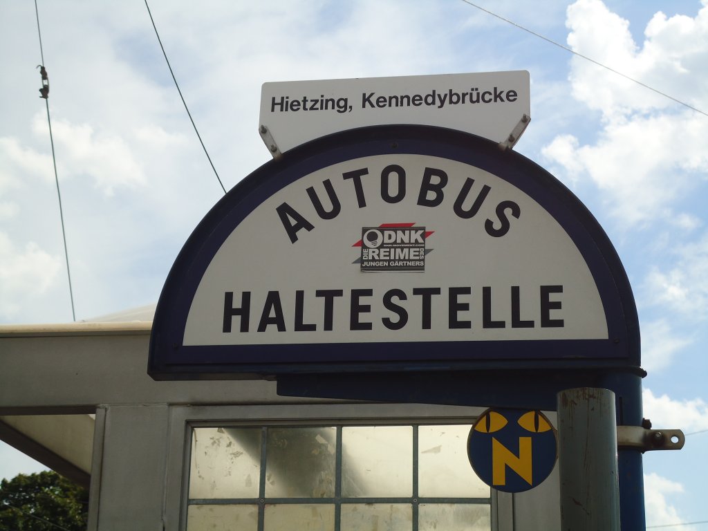 (128'355) - Bus-Haltestelle - Wien, Hietzing, Kennedybr�cke - am 8. August 2010