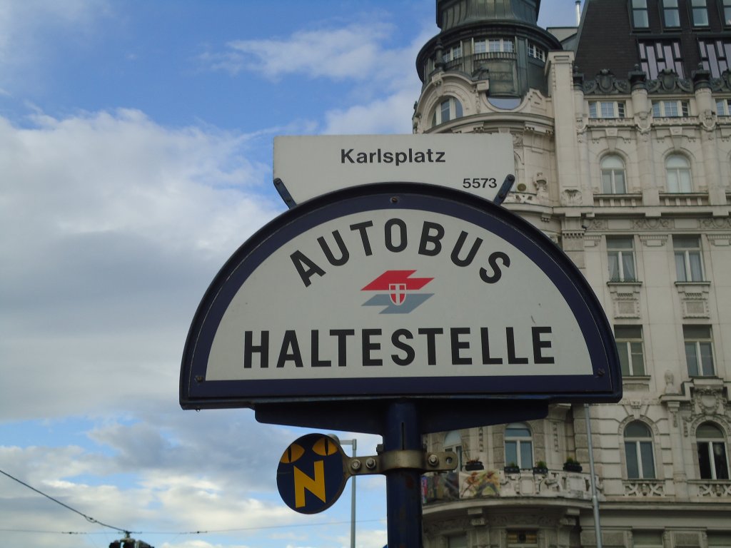 (128'371) - Bus-Haltestelle - Wien, Karlsplatz - am 9. August 2010