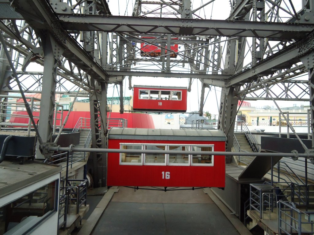 (128'409) - Kabinen vom Riesenrad im Prater am 9. August 2010 in Wien