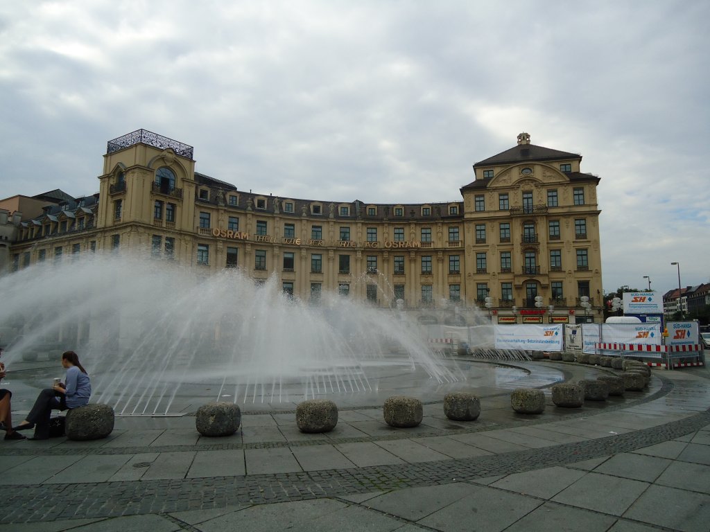 (128'587) - Springbrunnen in M�nchen am 11. August 2010