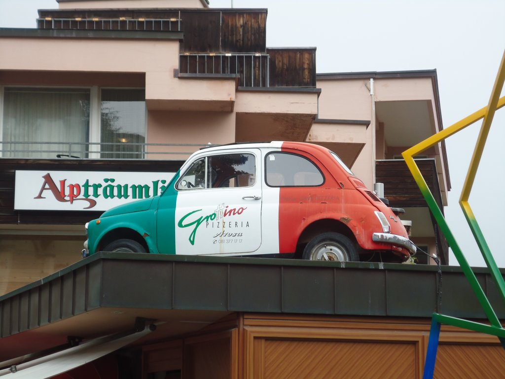 (128'708) - Fiat 500 als Werbung f�r eine Pizzeria am 13. August 2010 in Arosa