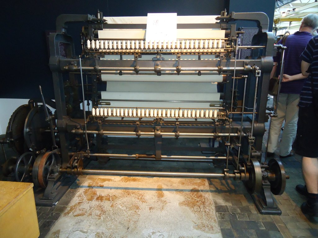 (128'801) - Im Saurer-Museum in Arbon: Saurer-Stickereimaschine am 21. August 2010