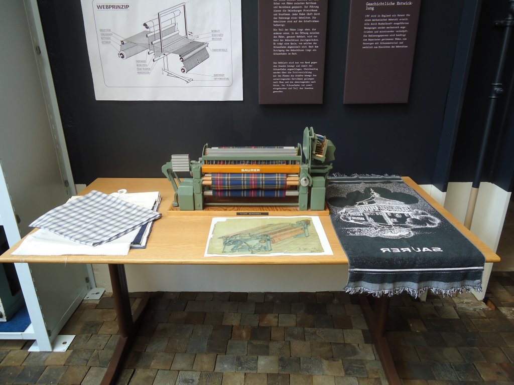 (128'840) - Im Saurer-Museum in Arbon: Saurer-Webmaschine am 21. August 2010