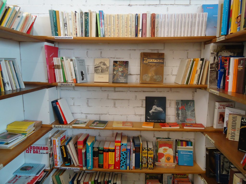 (130'110) - B�cherecke im BrockiShop am 28. September 2010