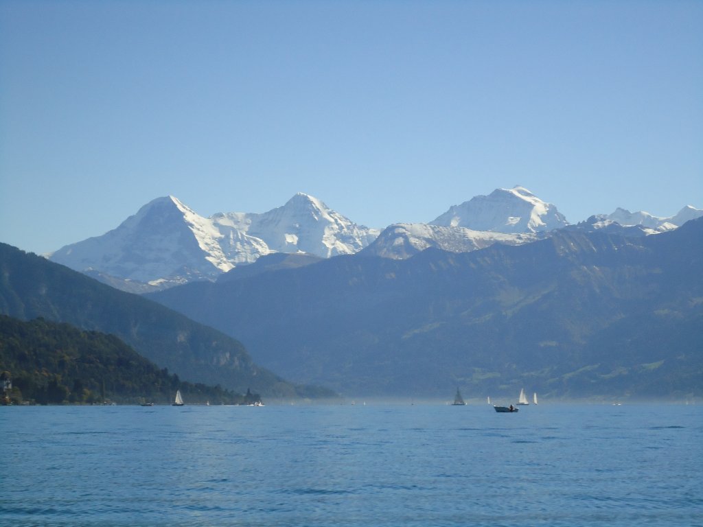 (130'122) - Eiger, M�nch und Jungfrau vom Thunersee aus am 3. Oktober 2010