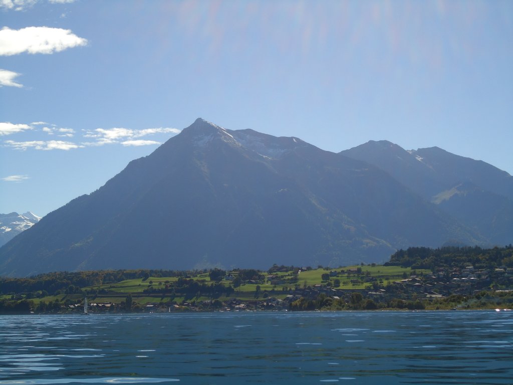 (130'125) - Der Niesen vom Thunersee aus am 3. Oktober 2010