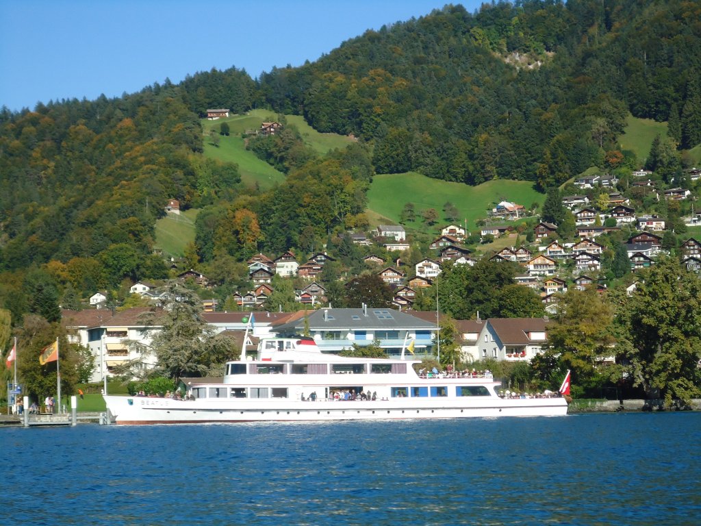 (130'142) - Motorschiff Beatus am 3. Oktober 2010 auf dem Thunersee