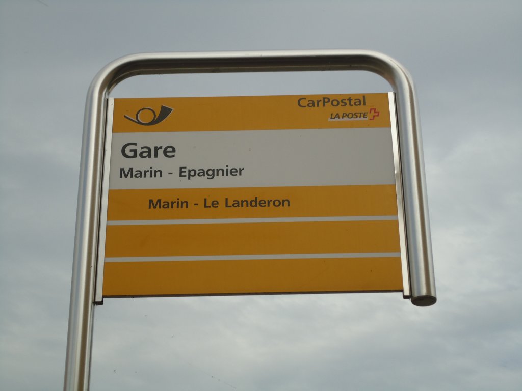 (130'238) - PostAuto-Haltestelle - Marin-Epagnier, Gare - am 4. Oktober 2010