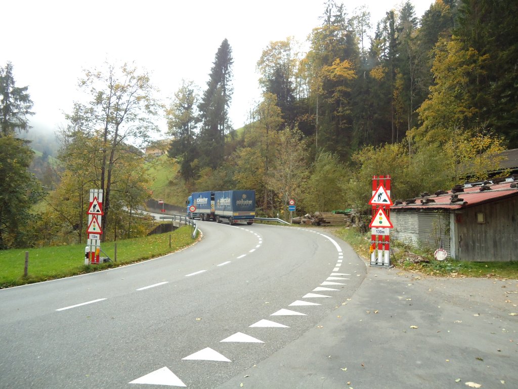 (130'345) - Im Frutigspissen Ladholz: Hinweis auf kommende Baustelle im Bettbach am 11. Oktober 2010