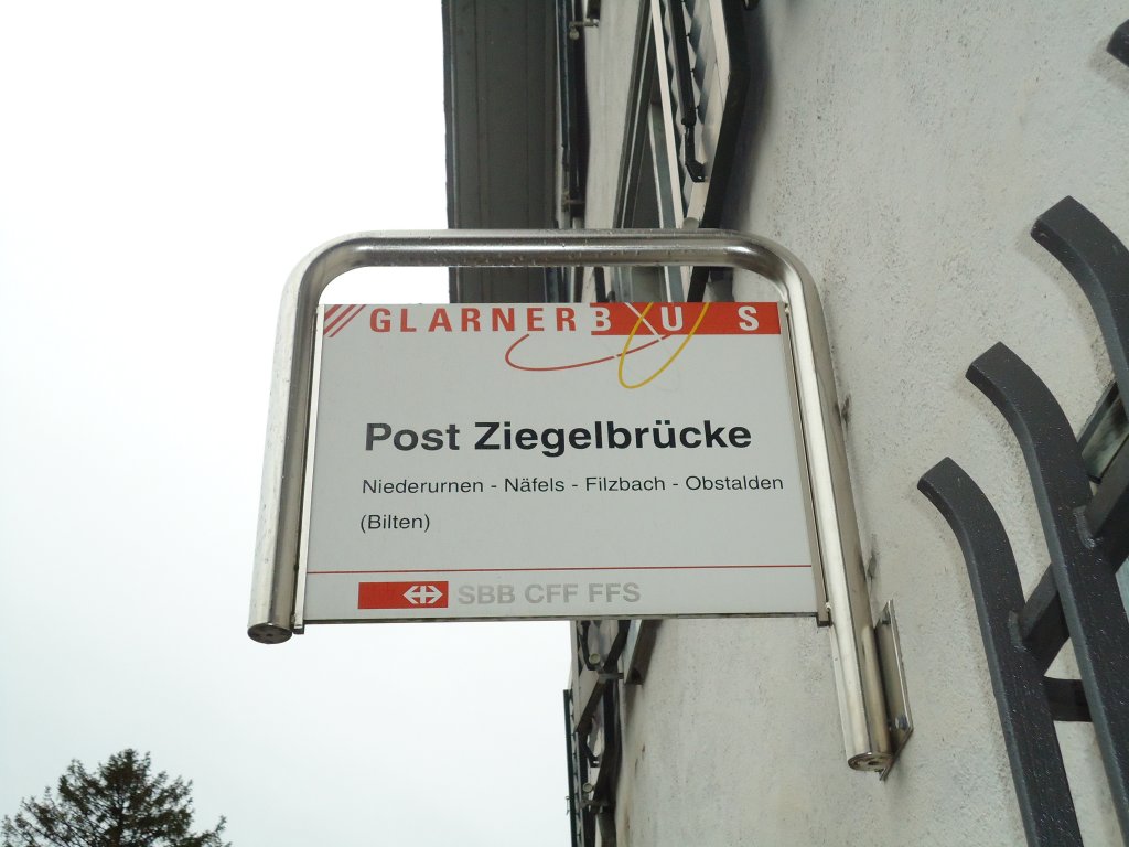(130'782) - Glarnerbus-Haltestelle - Ziegelbr�cke, Post Ziegelbr�cke - am 24. Oktober 2010
