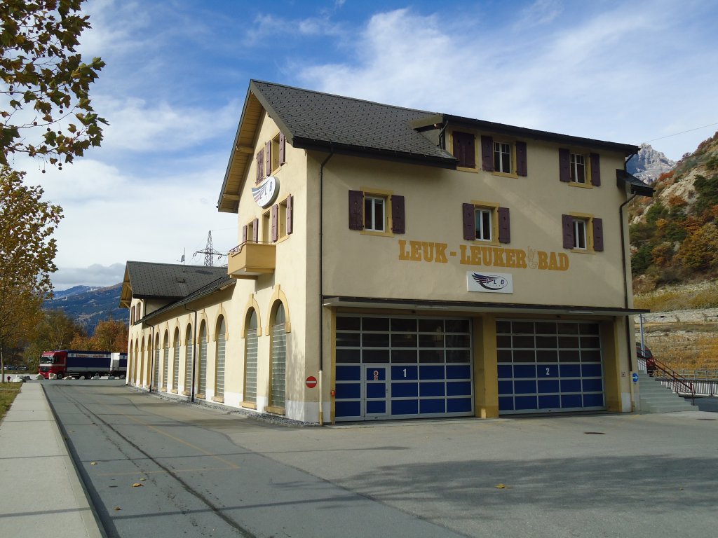 (130'856) - Die Garage von LLB Susten am 1. November 2010 in Susten/Leuk