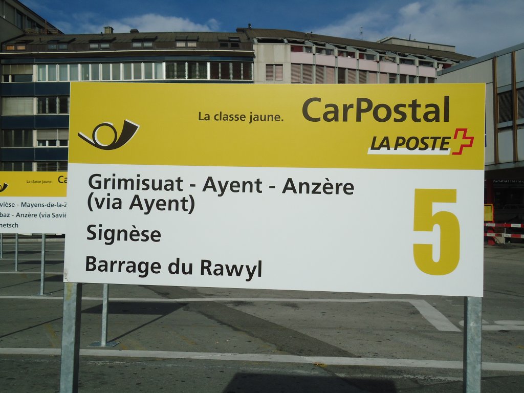 (130'865) - PostAuto-Haltestelle - Sion, Gare - am 1. November 2010