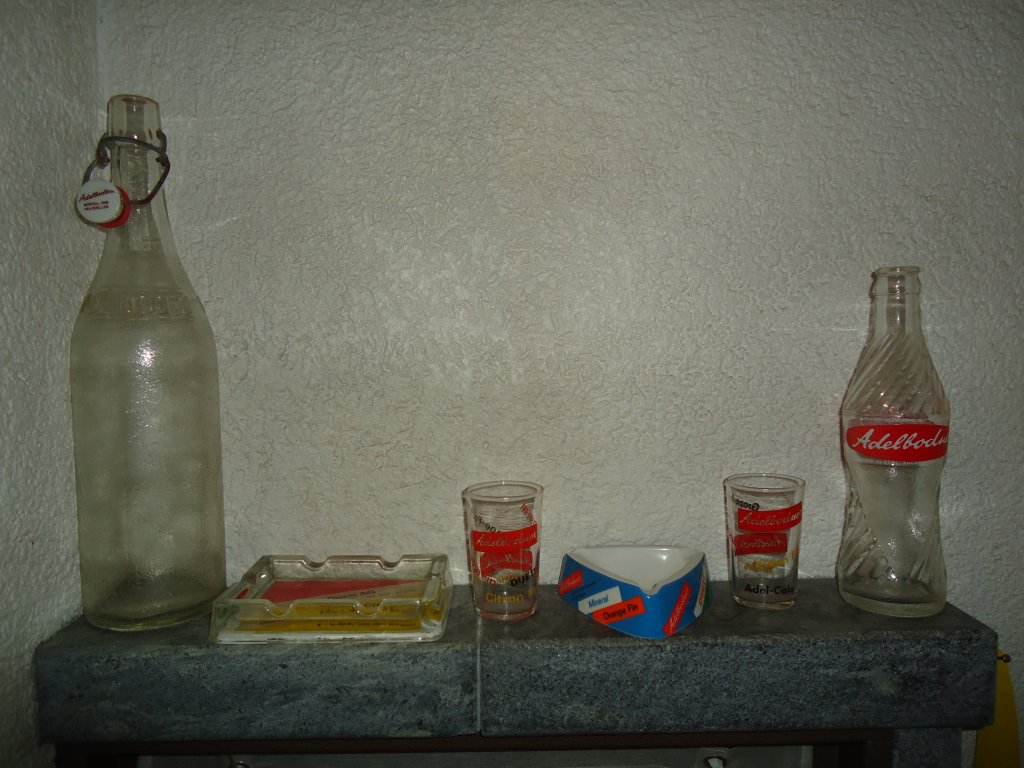 (130'885) - Verschiedene Objekte aus der Adelbodner Mineral- und Heilquelle von Adelboden am 7. November 2010