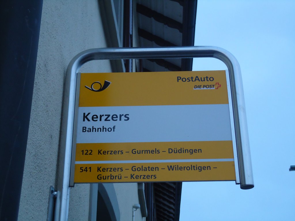 (131'113) - PostAuto-Haltestelle - Kerzers, Bahnhof - am 26. November 2010
