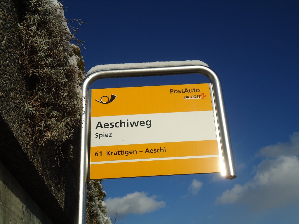 (131'141) - PostAuto-Haltestelle - Spiez, Aeschiweg - am 29. November 2010