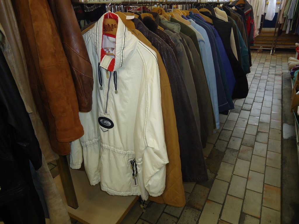 (132'658) - Winterkleider im BrockiShop am 2. M�rz 2011