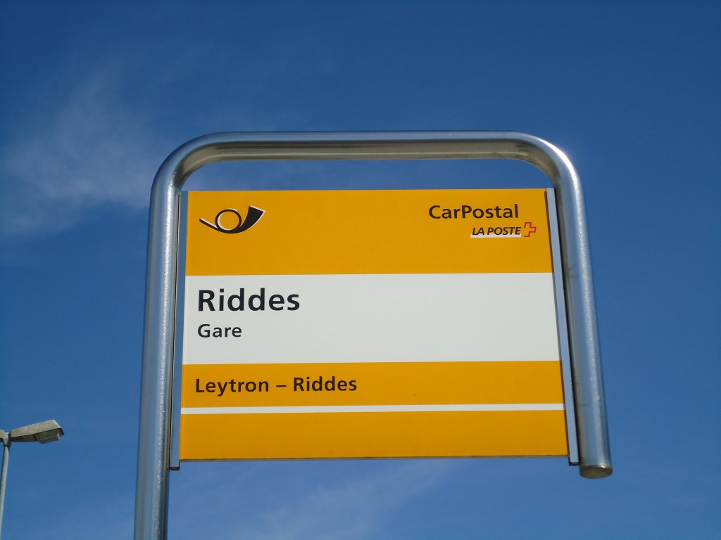 (133'176) - PostAuto-Haltestelle - Riddes, Gare - am 3. April 2011