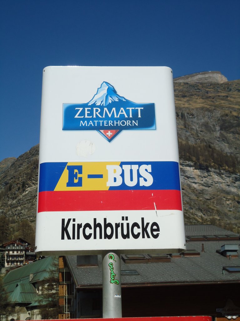 (133'371) - E-Bus-Haltestelle - Zermatt, Kirchbr�cke - am 22. April 2011