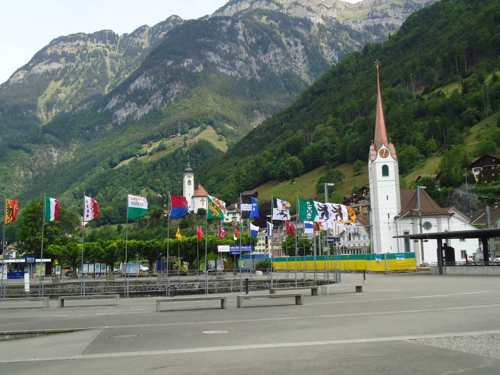 (133'646) - Zwei Kirchen in Fl�elen im Urnerland am 14. Mai 2011