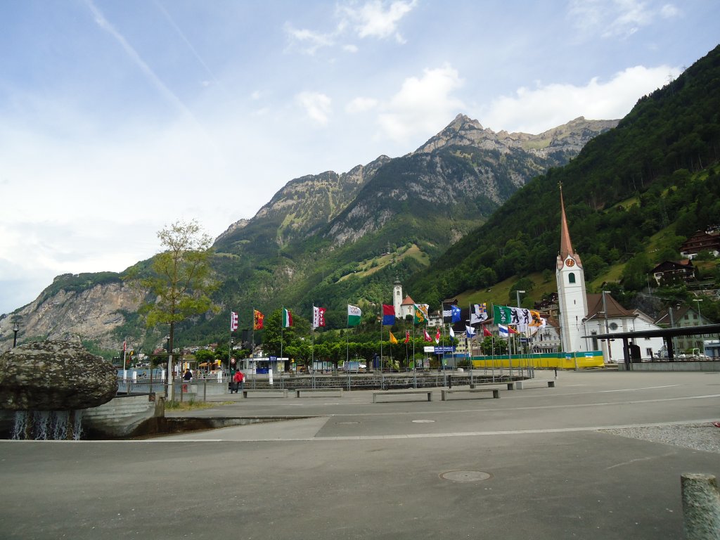 (133'647) - Zwei Kirchen in Fl�elen im Urnerland am 14. Mai 2011