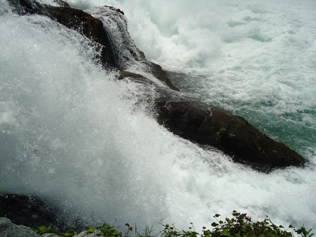 (133'779) - Der Rheinfall hautnah am 23. Mai 2011 bei Neuhausen