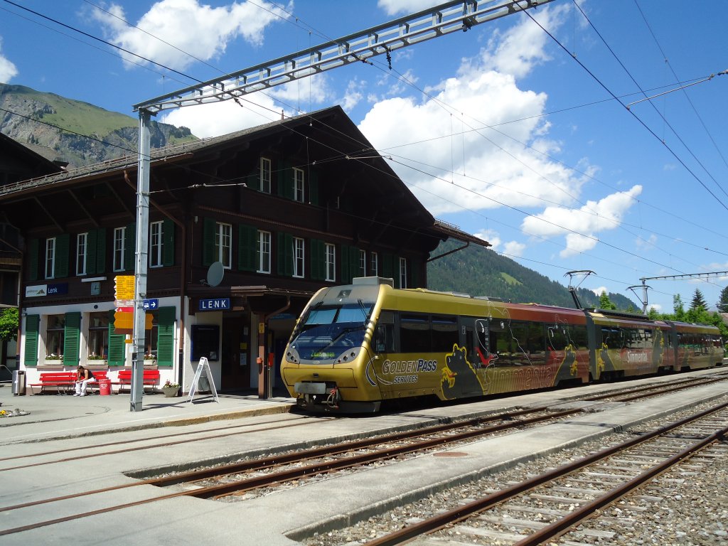 (133'932) - MOB-Pendelzug - Nr. 344 - am 30. Mai 2011 im Bahnhof Lenk