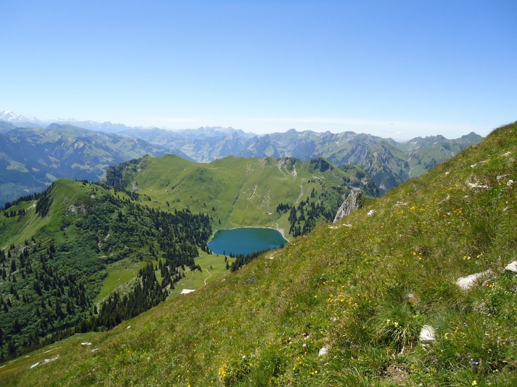 (134'474) - Aussicht vom Stockhorn mit Stockensee am 26. Juni 2011