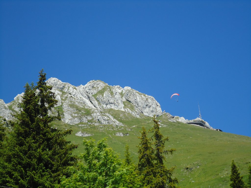 (134'504) - Ein Base-Jumper im Stockhorngebiet am 26. Juni 2011