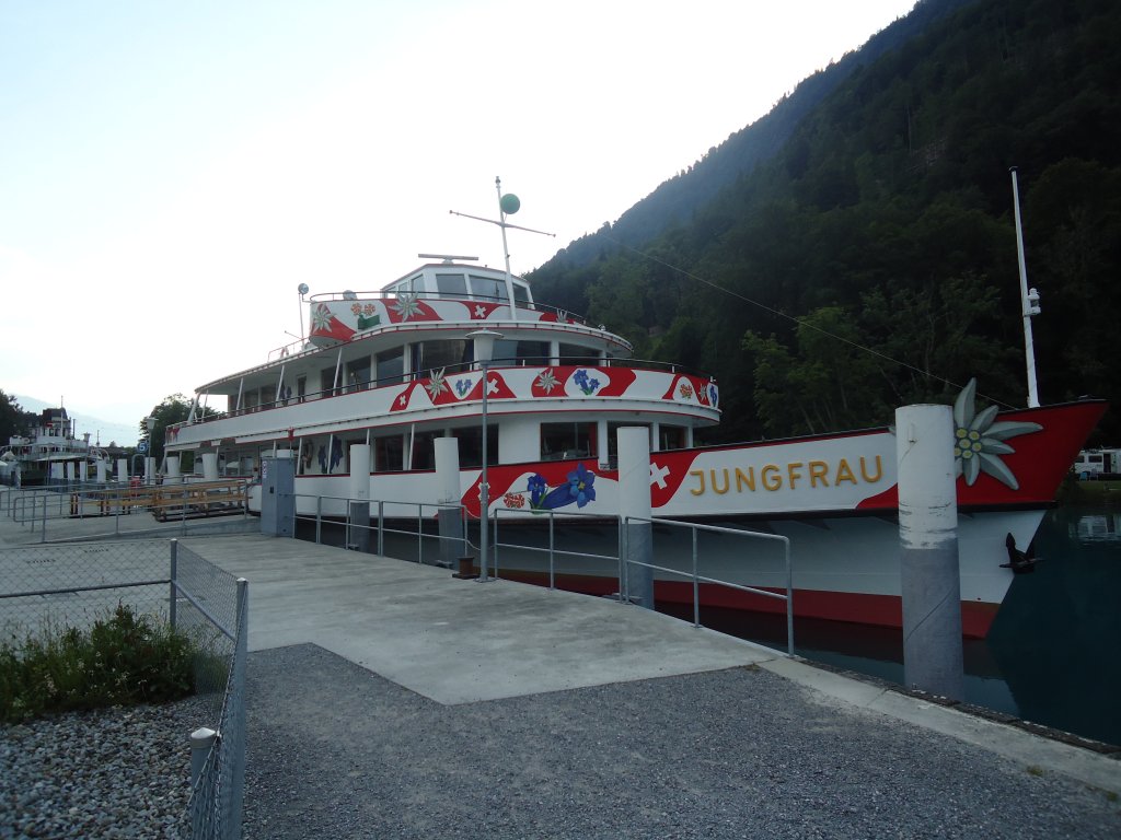 (134'566) - Motorschiff Jungfrau am 27. Juni 2011 an der Schiffl�ndte Interlaken Ost
