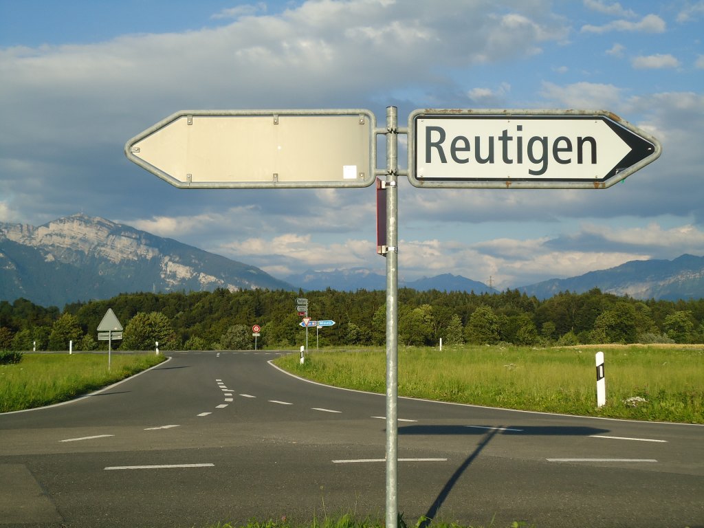 (134'632) - Wegweiser nach Reutigen am 2. Juli 2011