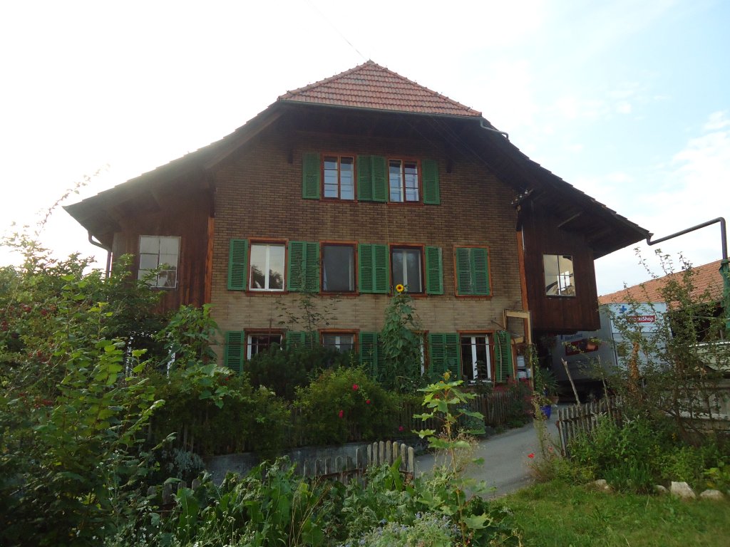 (135'541) - Altes Haus in Allmendingen bei Bern am 18. August 2011