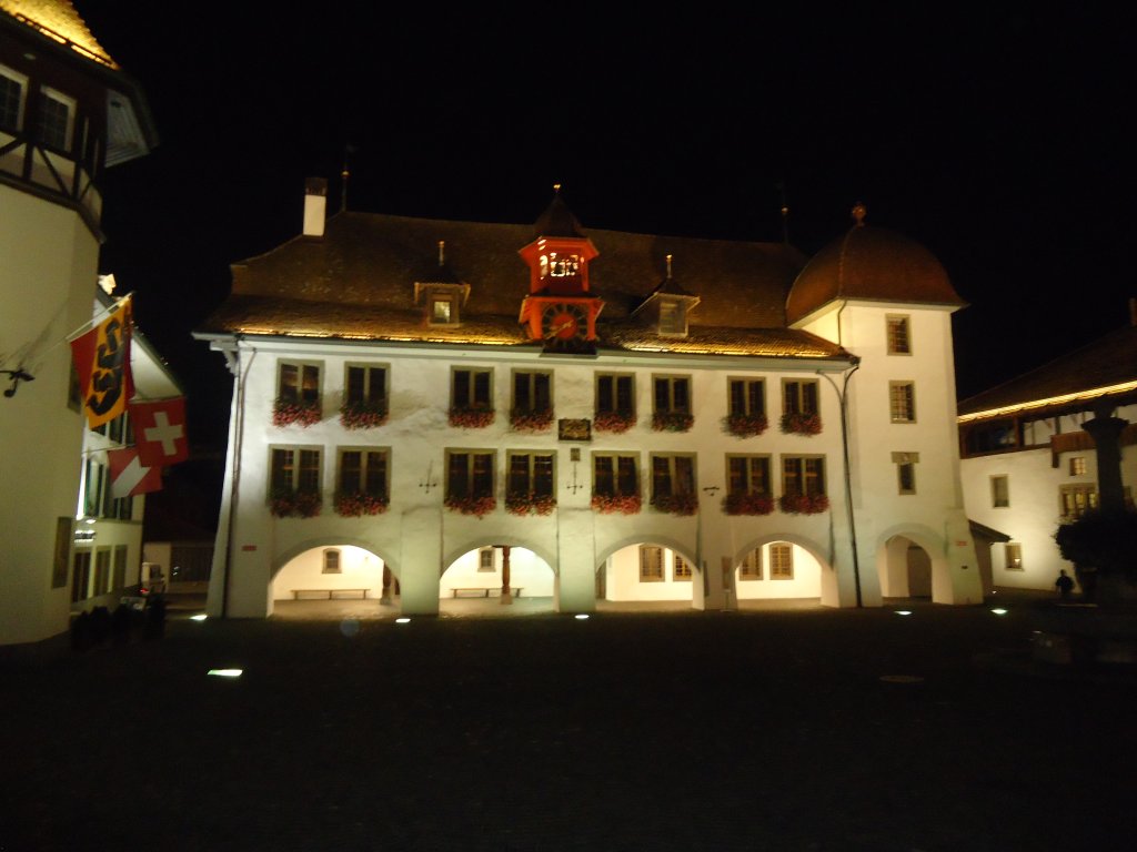 (136'247) - Das Thuner Rathaus am 28. September 2011 bei Nacht