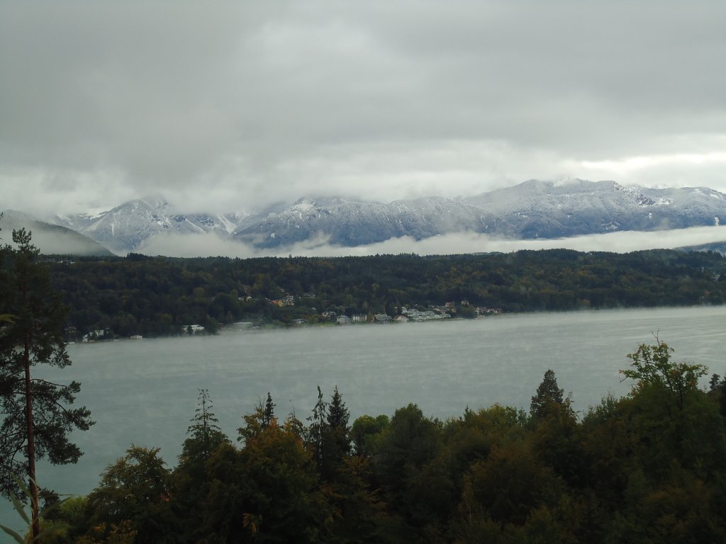 (136'580) - Wetterstimmung am W�rthersee am 7. Oktober 2011