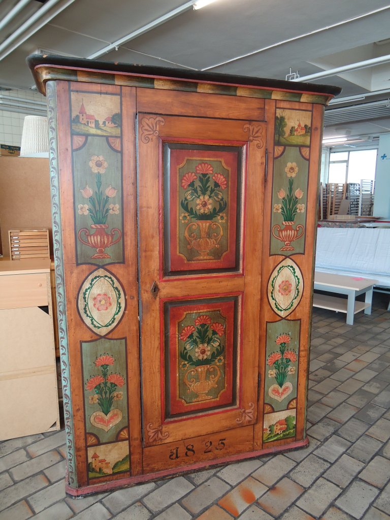 (136'640) - Bauernschrank von 1825 im BrockiShop am 21. Oktober 2011