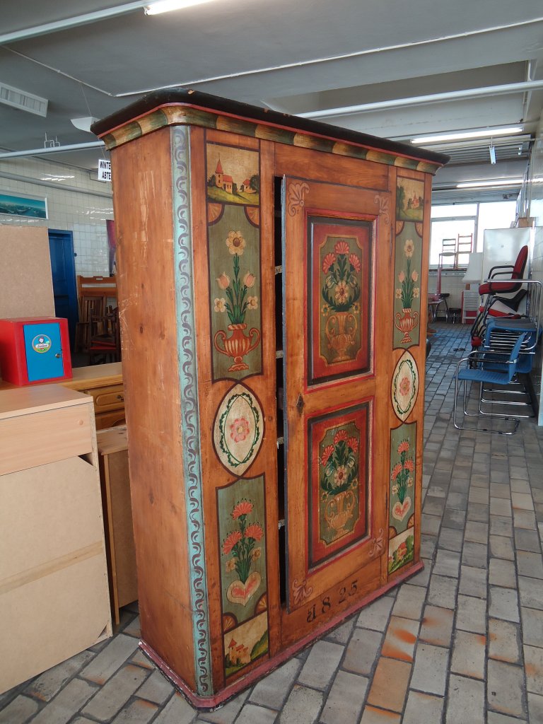 (136'641) - Bauernschrank von 1825 im BrockiShop am 21. Oktober 2011