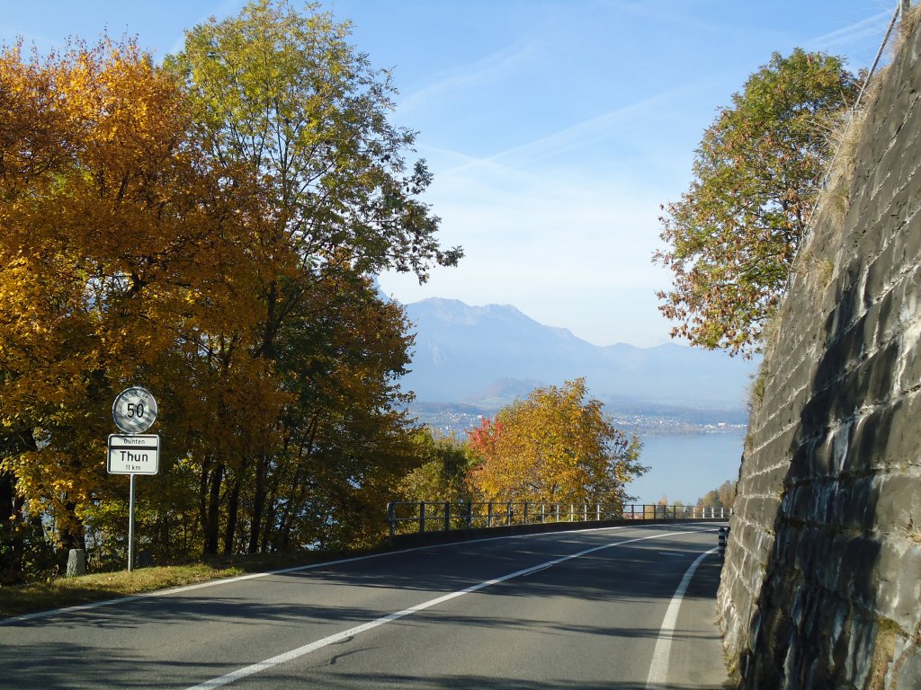 (136'682) - Blick von Sigriswil auf den Thunersee am 31. Oktober 2011