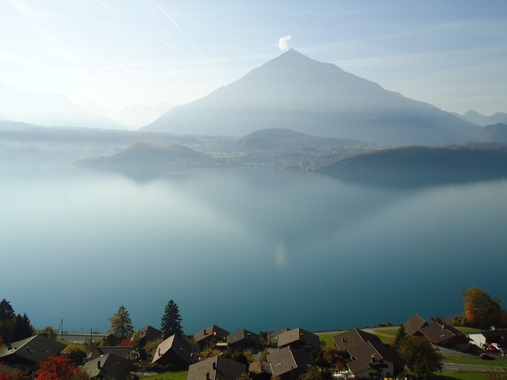 (136'686) - Blick von Sigriswil auf den Thunersee und den Niesen am 31. Oktober 2011