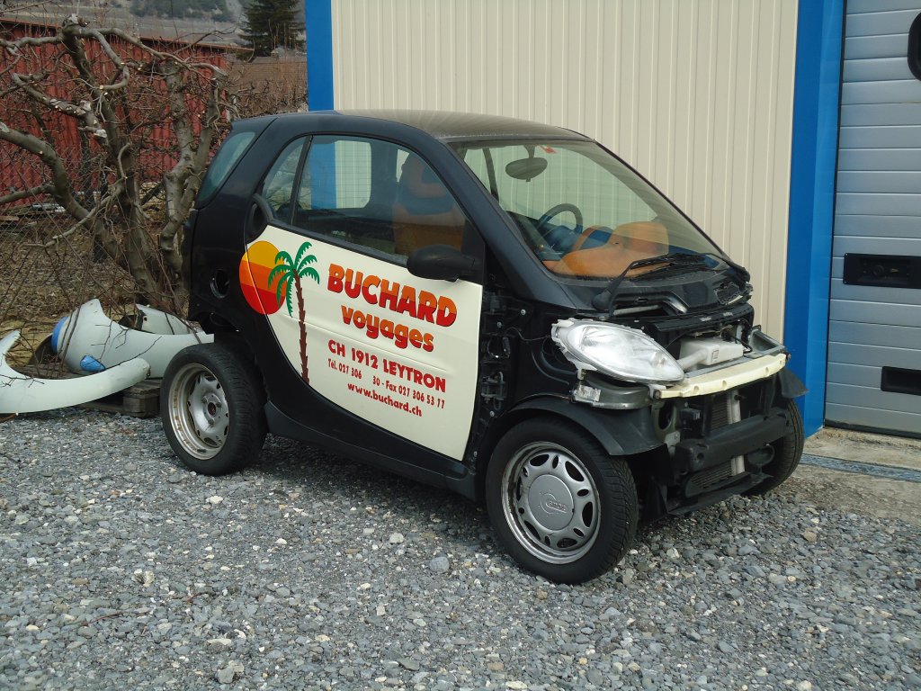 (137'779) - Buchard, Leytron - Smart am 19. Februar 2012 in Leytron, Garage