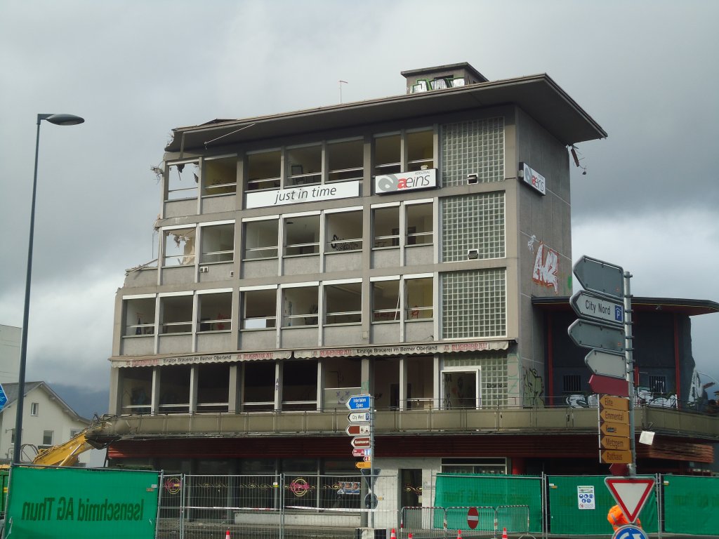 (138'542) - Abbruch vom Kino Rex in Thun am 16. April 2012