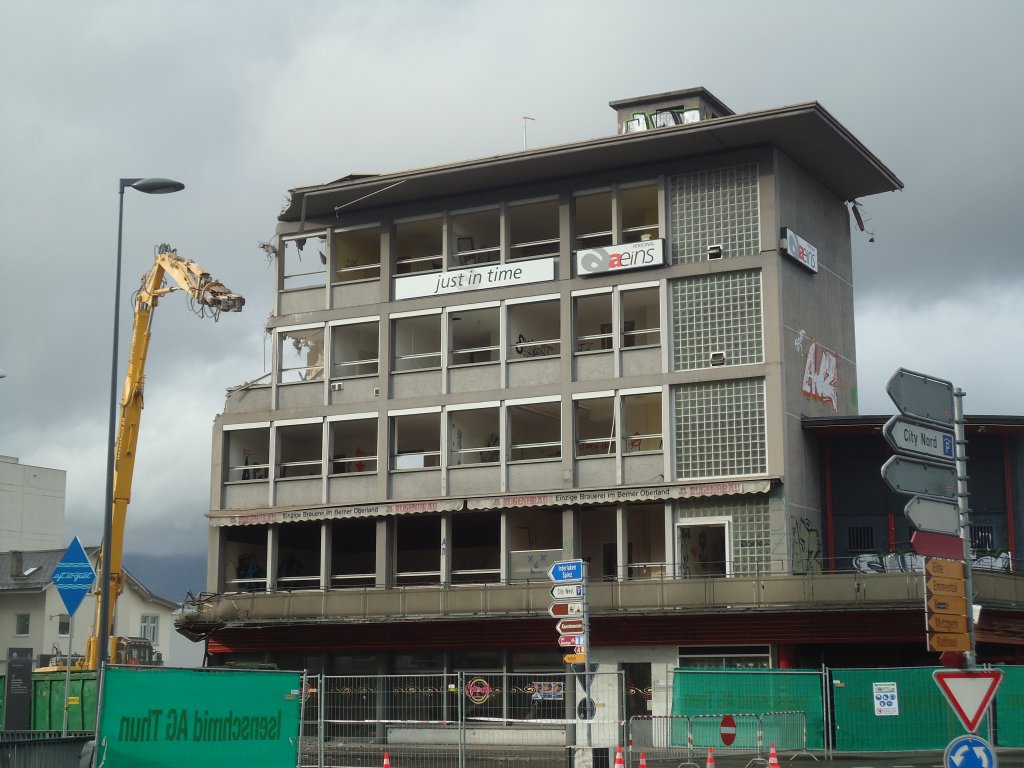 (138'543) - Abbruch vom Kino Rex in Thun am 16. April 2012