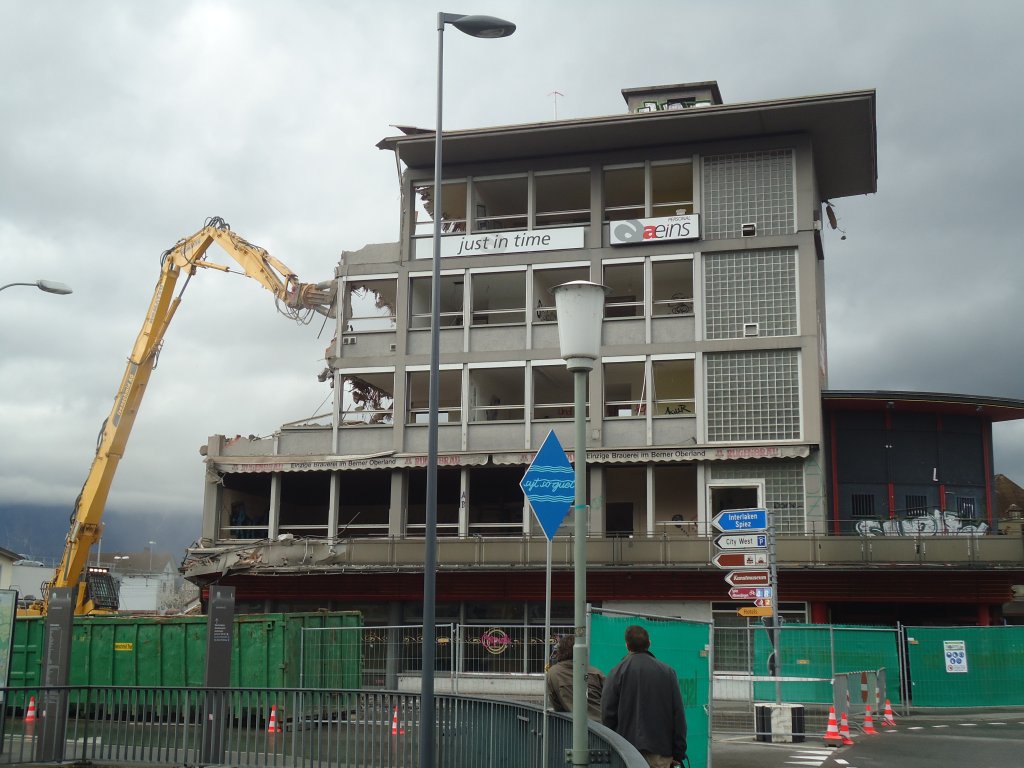 (138'552) - Abbruch vom Kino Rex in Thun am 16. April 2012