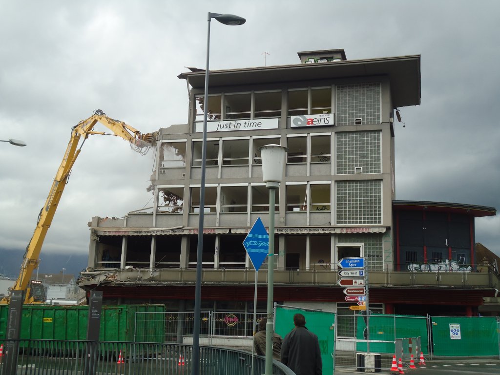 (138'553) - Abbruch vom Kino Rex in Thun am 16. April 2012