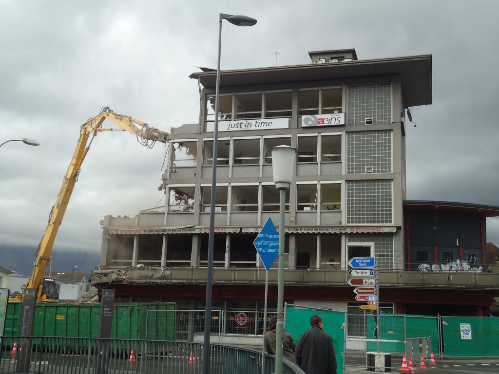 (138'554) - Abbruch vom Kino Rex in Thun am 16. April 2012