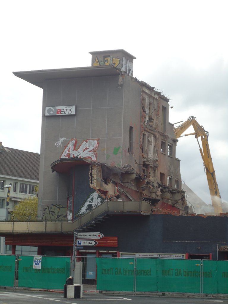 (138'556) - Abbruch vom Kino Rex in Thun am 16. April 2012