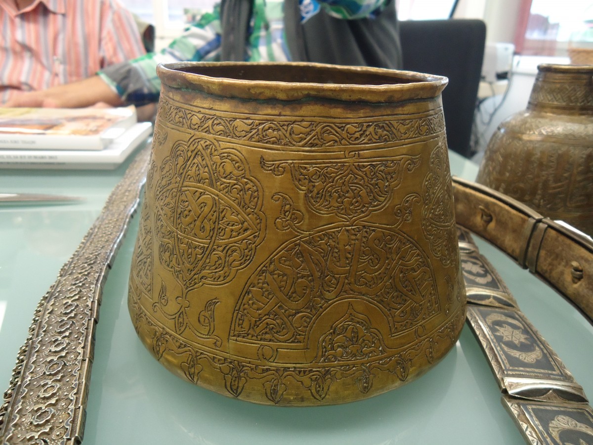 (138'809) - Orientalische Antiquit�t im BrockiShop Wil am 16. Mai 2012