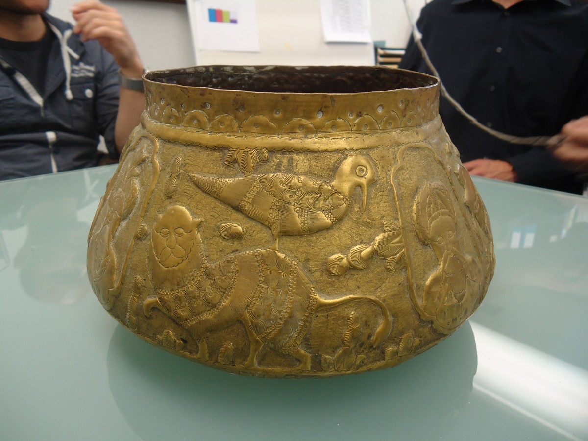 (138'810) - Orientalische Antiquit�t im BrockiShop Wil am 16. Mai 2012